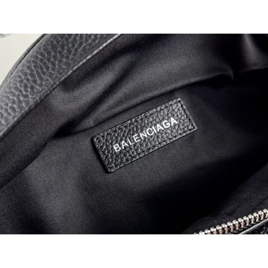 BALENCIAGA MEN'S EVERYDAY BELTPACK IN BLACK