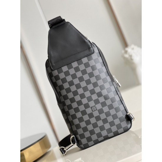 LOUIS VUITTON Avenue Slingbag NM