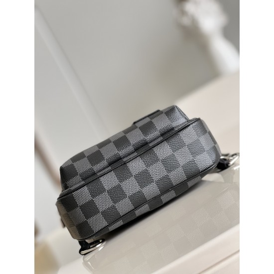 LOUIS VUITTON Avenue Slingbag NM